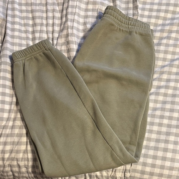 Abercrombie & Fitch Pants - Essential Sunday sweatpants